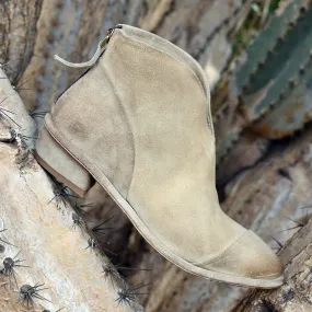 DAY 01 - Suede SAND