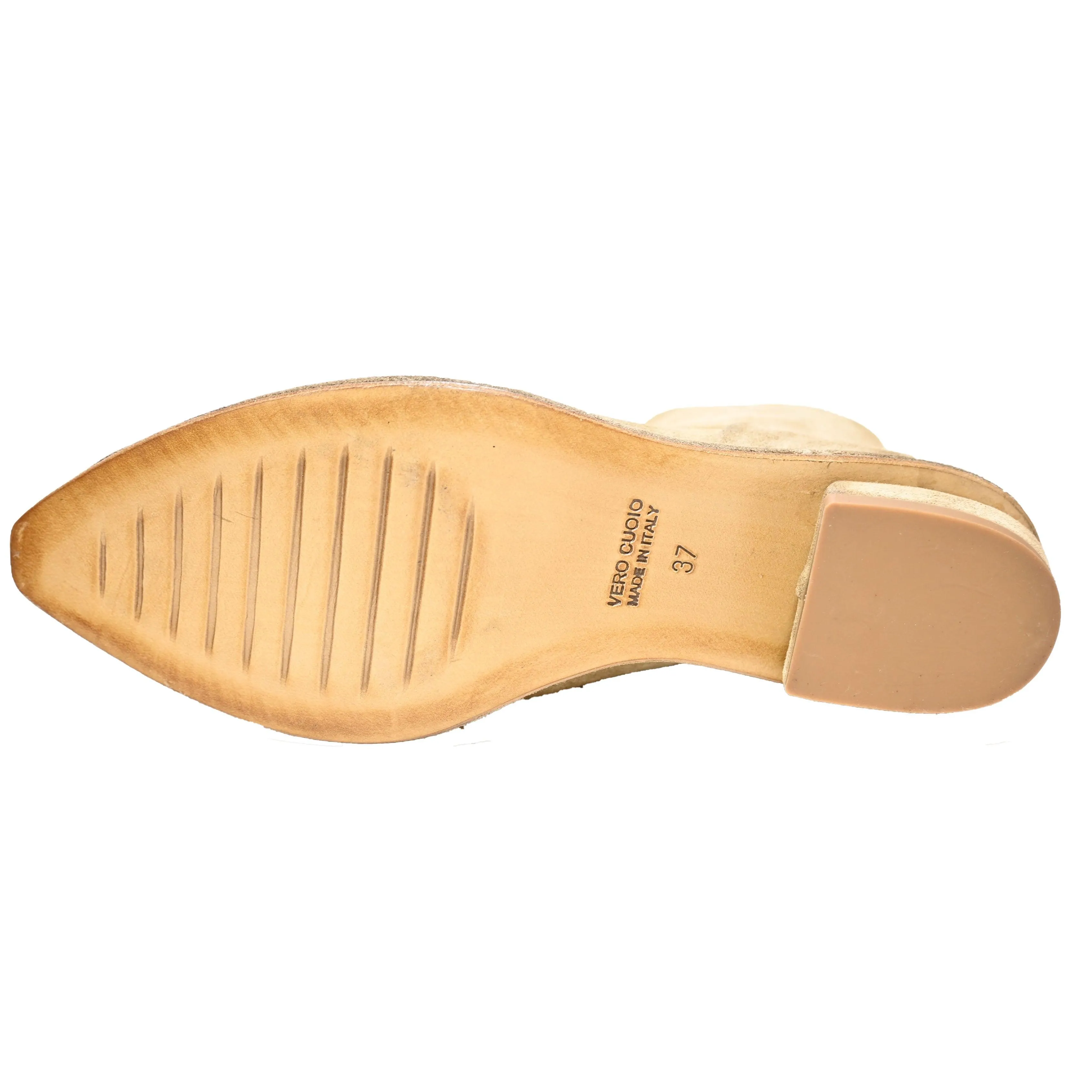 DAY 01 - Suede SAND
