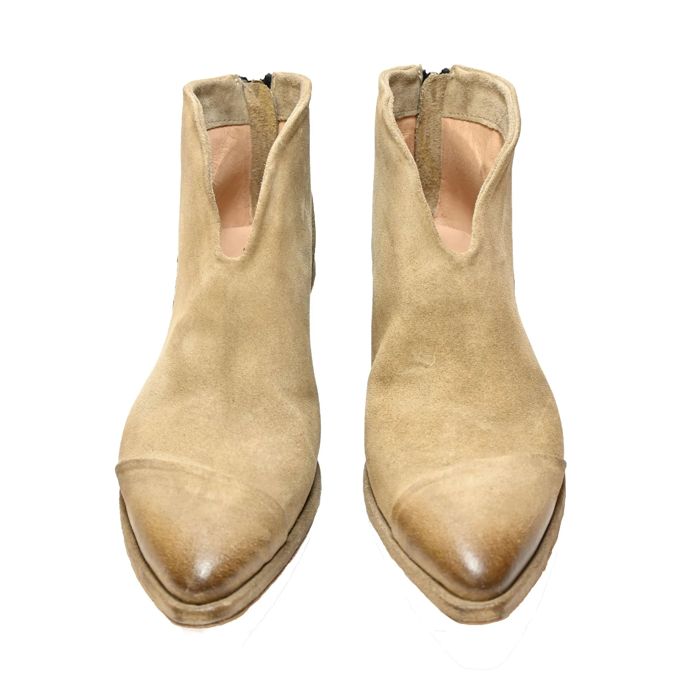 DAY 01 - Suede SAND