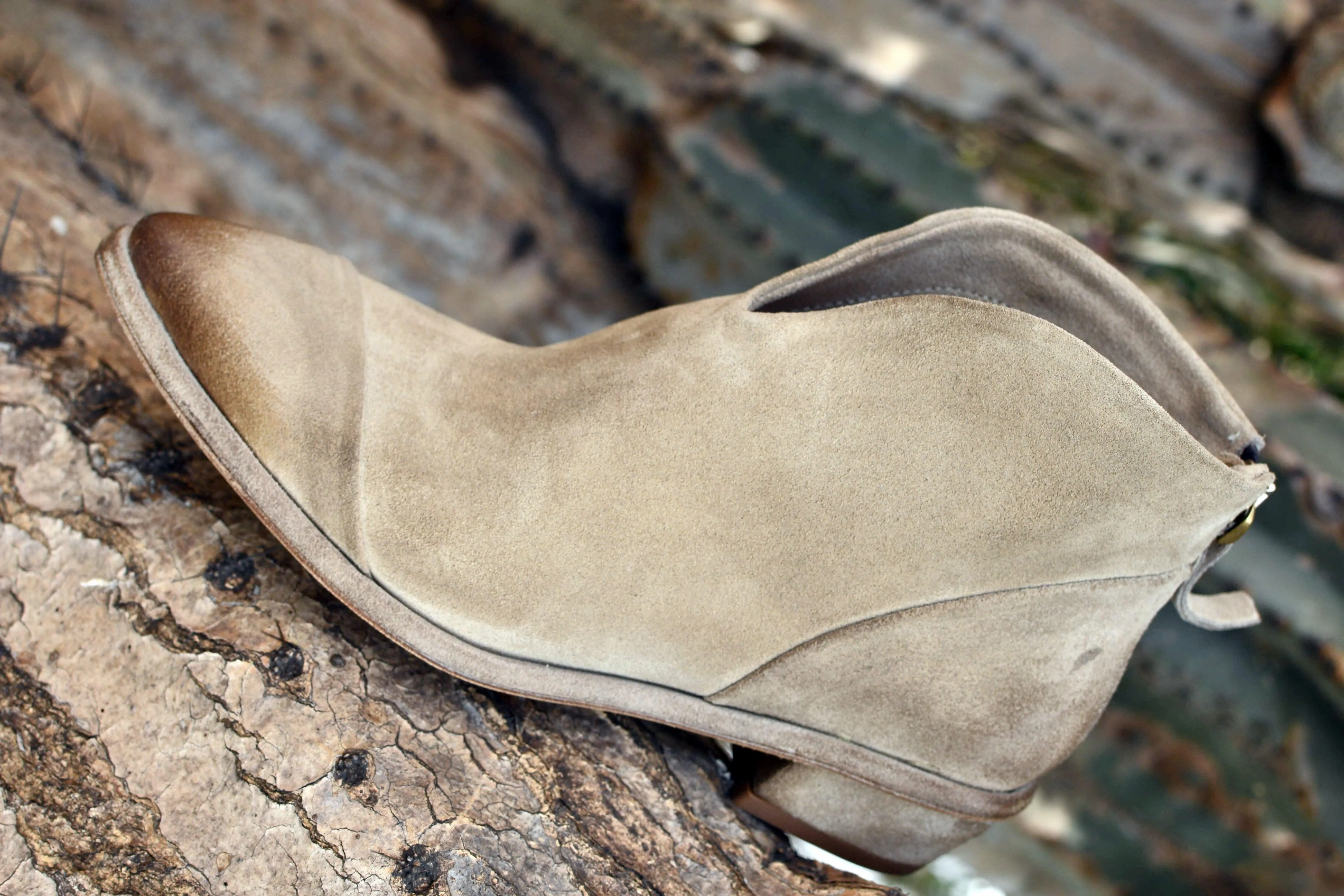 DAY 01 - Suede SAND