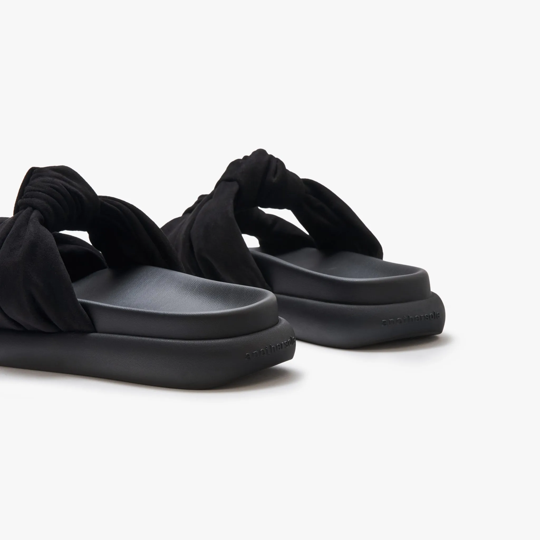 Knotty Marshmallow - Black