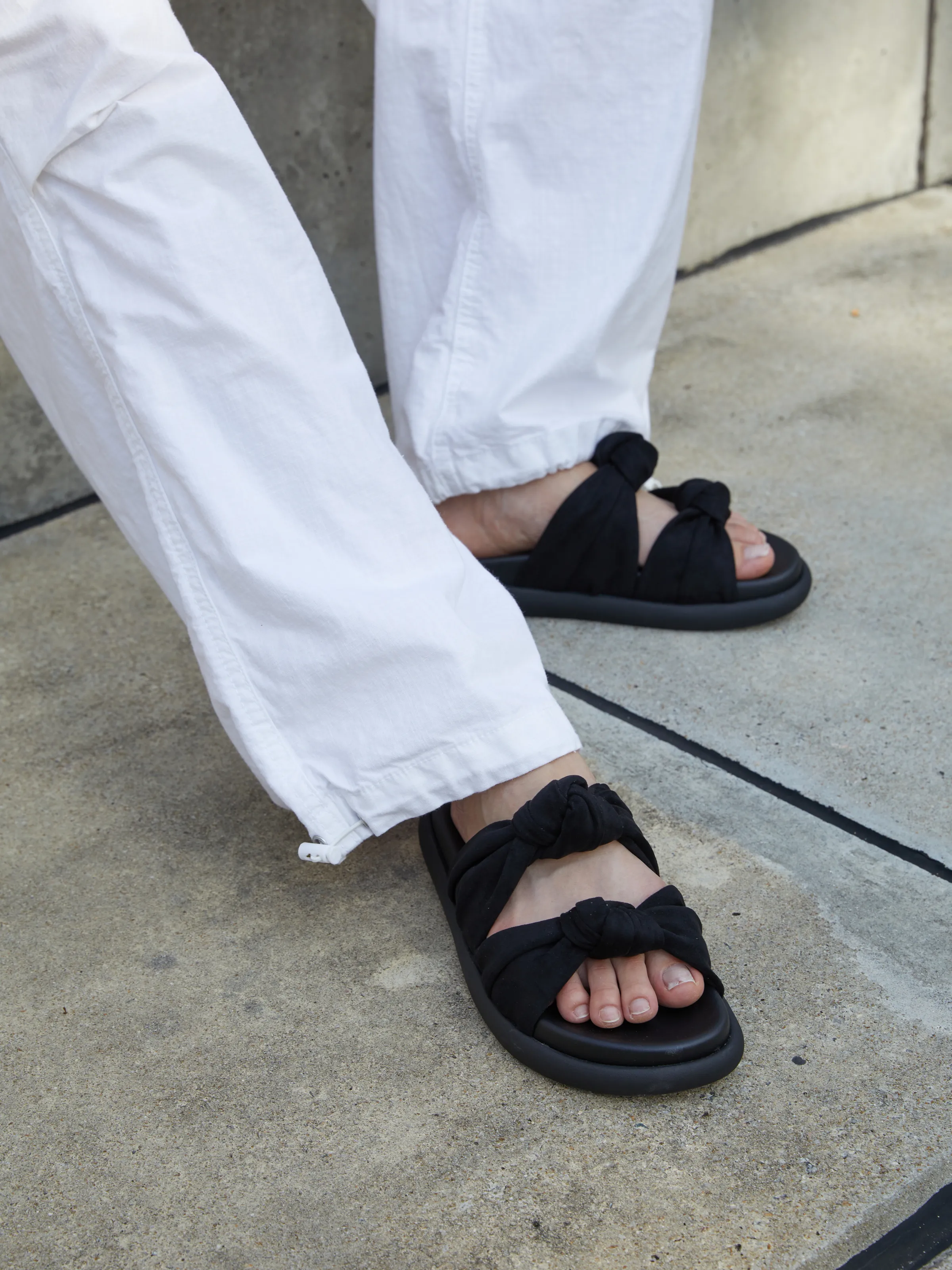 Knotty Marshmallow - Black