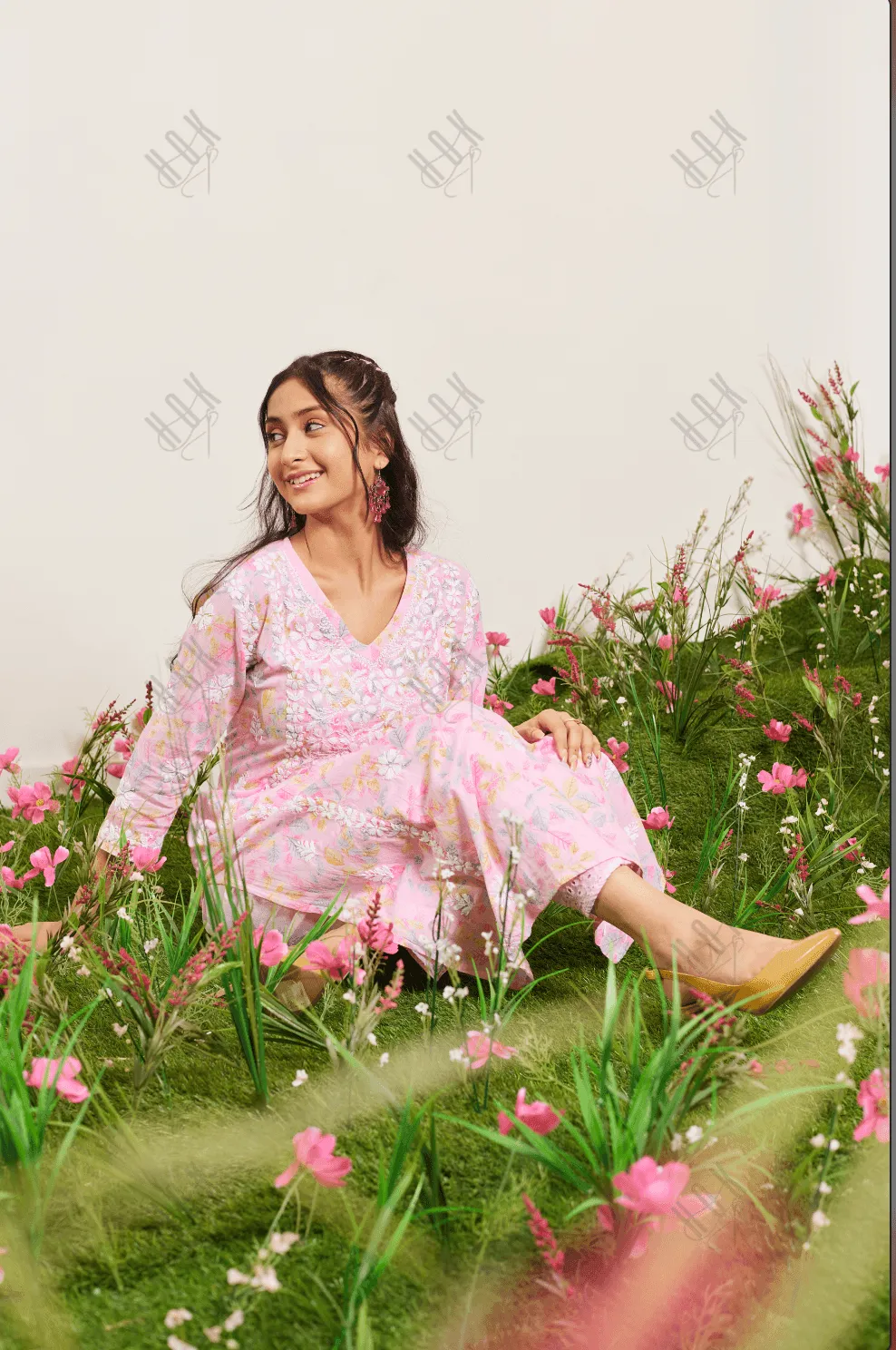 Samma Chikankari Long Kurta in Mul Cotton for Women- Baby Pink